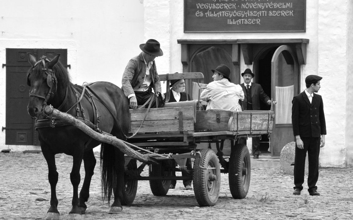1945: due “visitors” nel villaggio della vergogna – Recensione 1945: due “visitors” nel villaggio della vergogna – Recensione