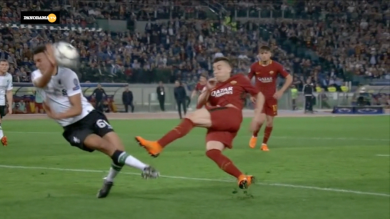 Roma-Liverpool, fallo di mano Alexander Arnold, rigore non dato | video
