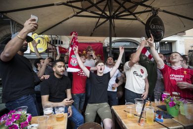 Tifosi del Liverpool a Roma per la partita di Champions League | video