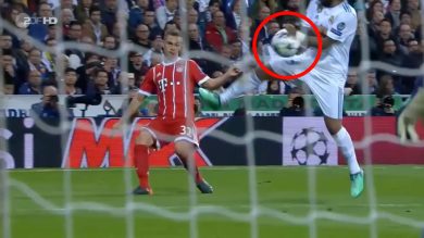 Fallo di mano di Marcelo, il rigore non dato al Bayern Monaco | video