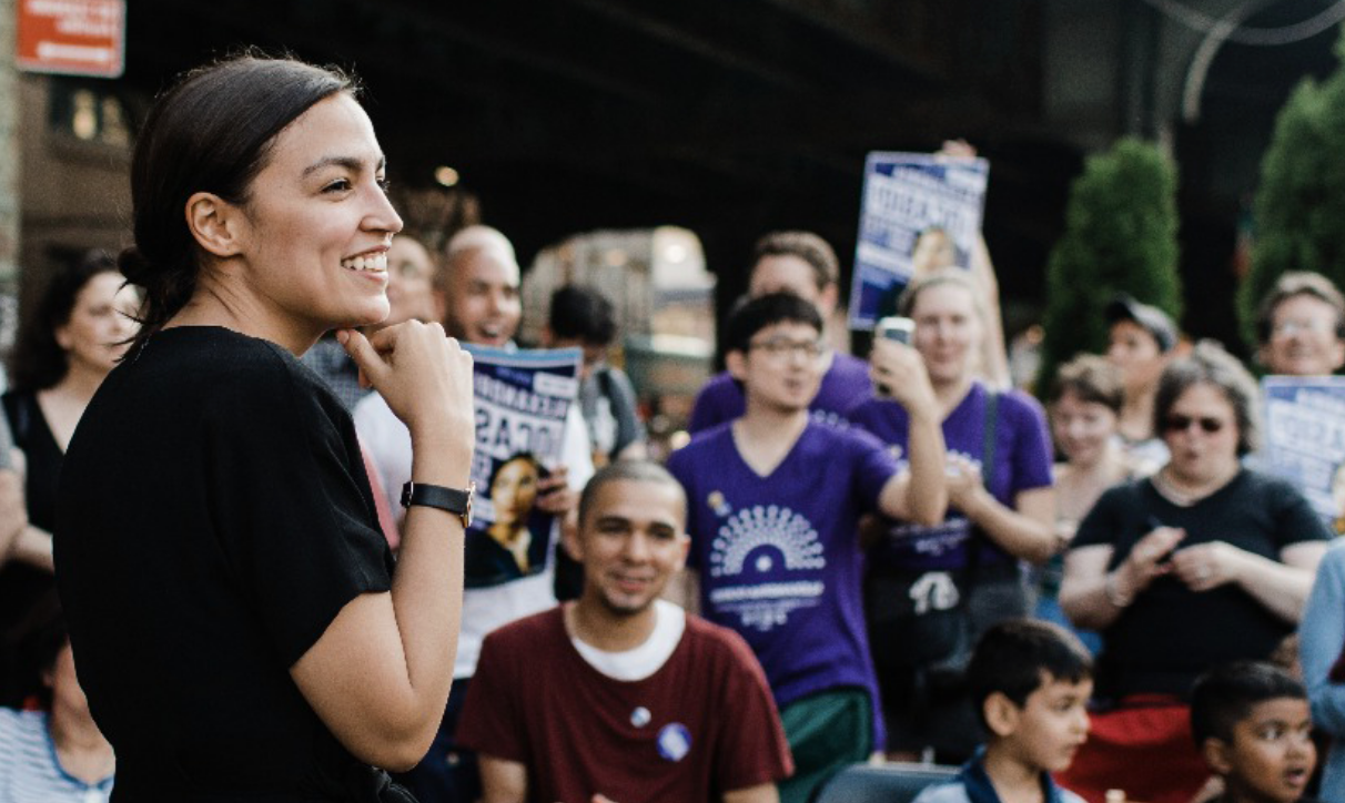 Chi è Alexandria Ocasio-Cortez, la “pasionaria” Dem che fa tremare Trump