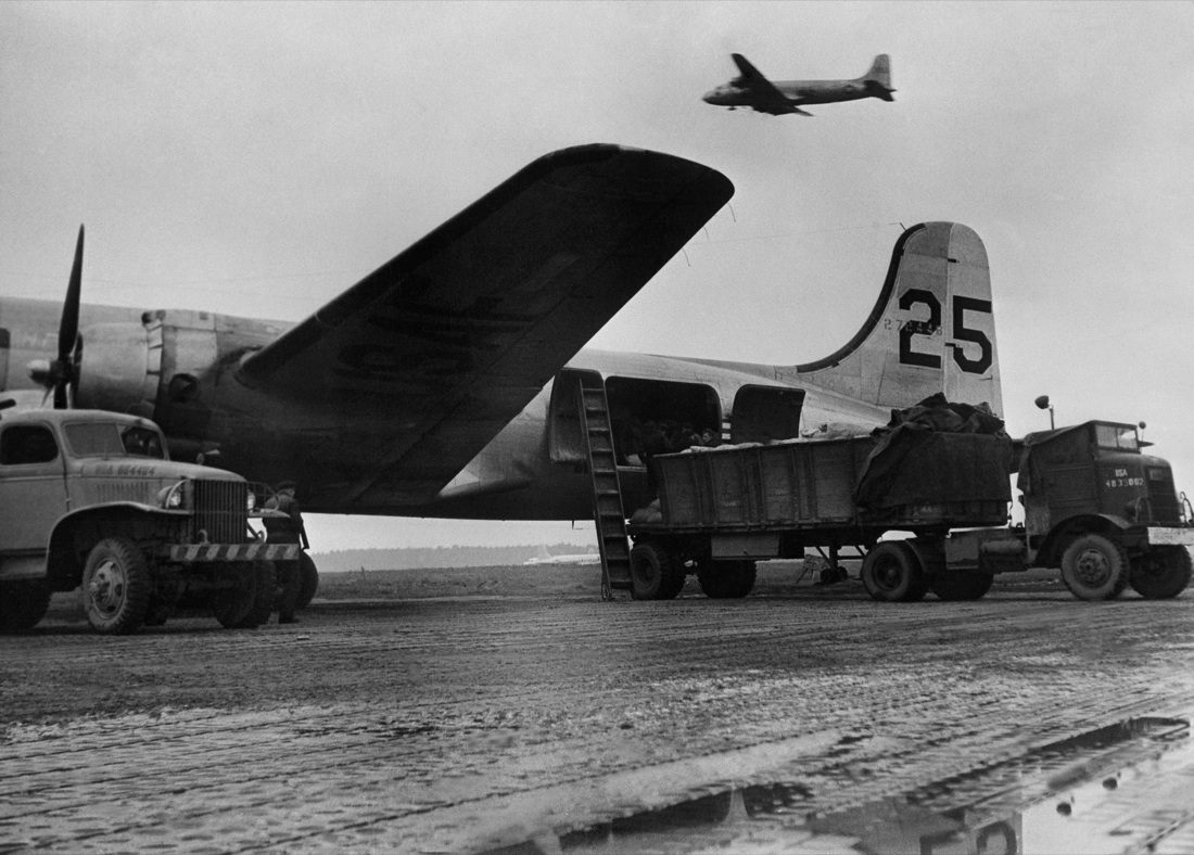 1948, 70 anni fa il ponte aereo di Berlino: storia e foto