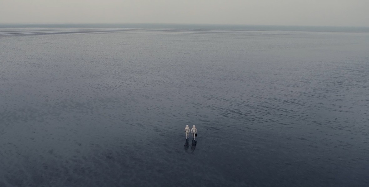 Noi siamo la marea. E il tempo si ferma – La recensione Noi siamo la marea. E il tempo si ferma – La recensione