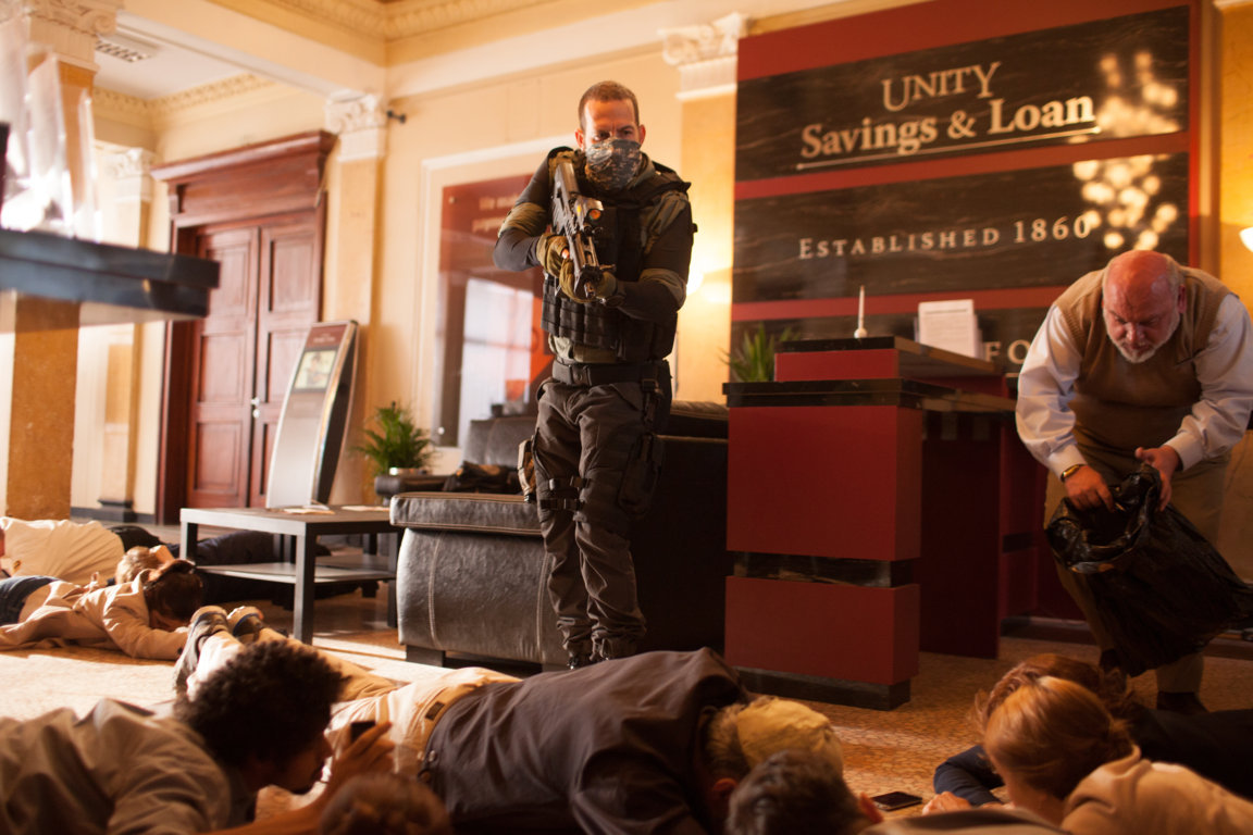 211 rapina in corso, Nicolas Cage senza paura – Recensione