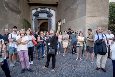 Napoli, il “walking tour” nella città segreta | video