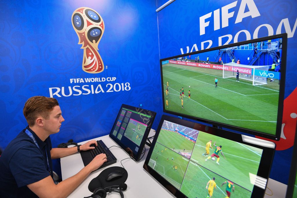Mondiali Russia 2018: ecco come funziona il Var (e cosa è cambiato)