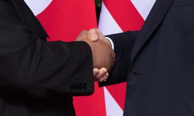 Trump a Singapore con Kim-Jong un: la diplomazia da reality show
