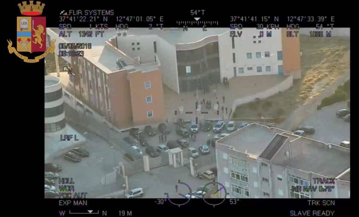 Galleria foto 'Blitz contro la rete che nasconde Matteo Messina Denaro: il punto sulle indagini' - foto 9