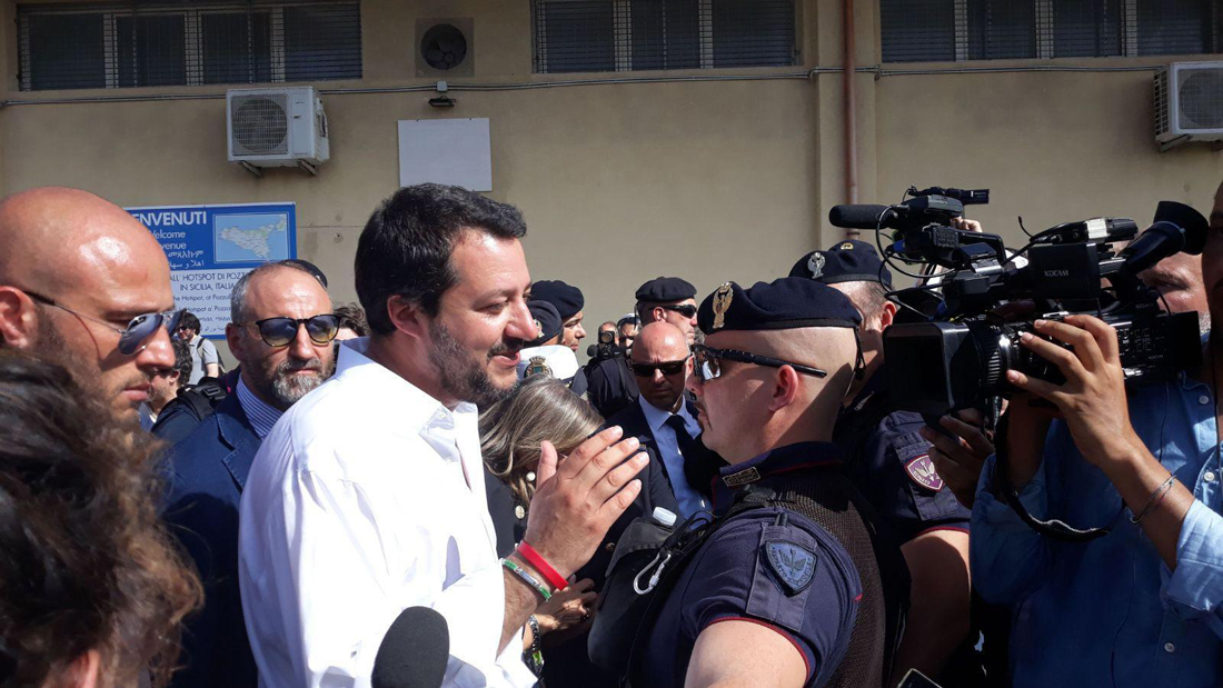 Salvini contro i migranti. E intanto nel Mediterraneo si muore