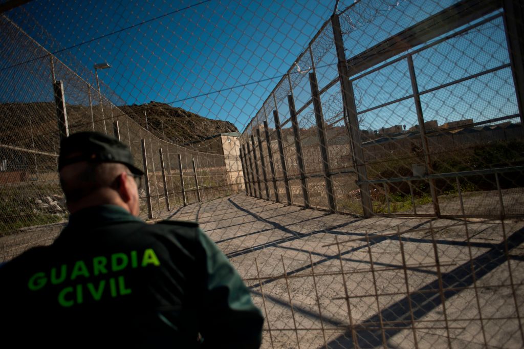 Migranti a Ceuta, il nuovo fronte tra Spagna e Marocco