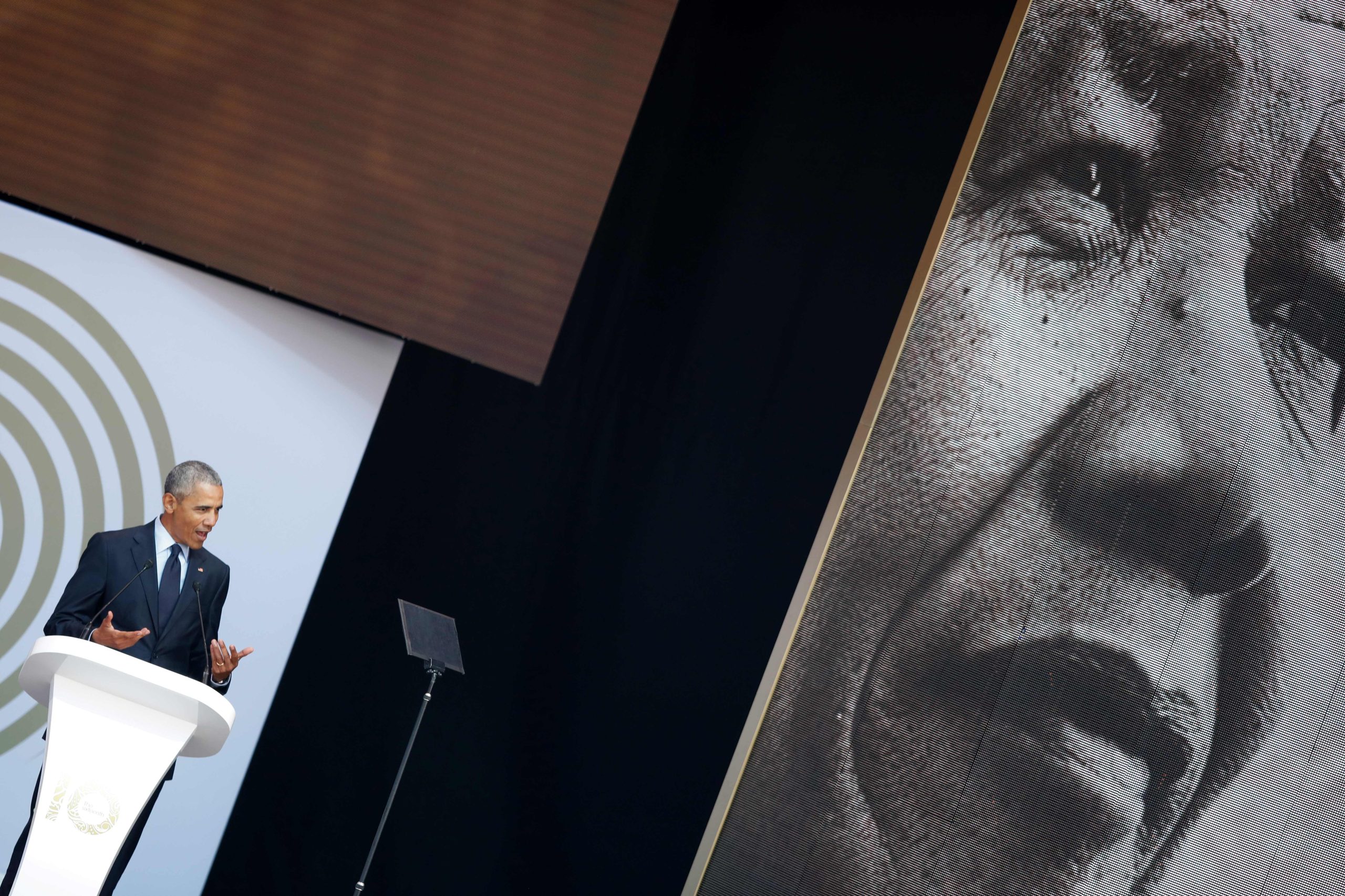 I 100 anni di Mandela: perché il suo messaggio politico non va dimenticato