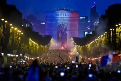 Francia Campione del Mondo: le foto di un Paese in festa