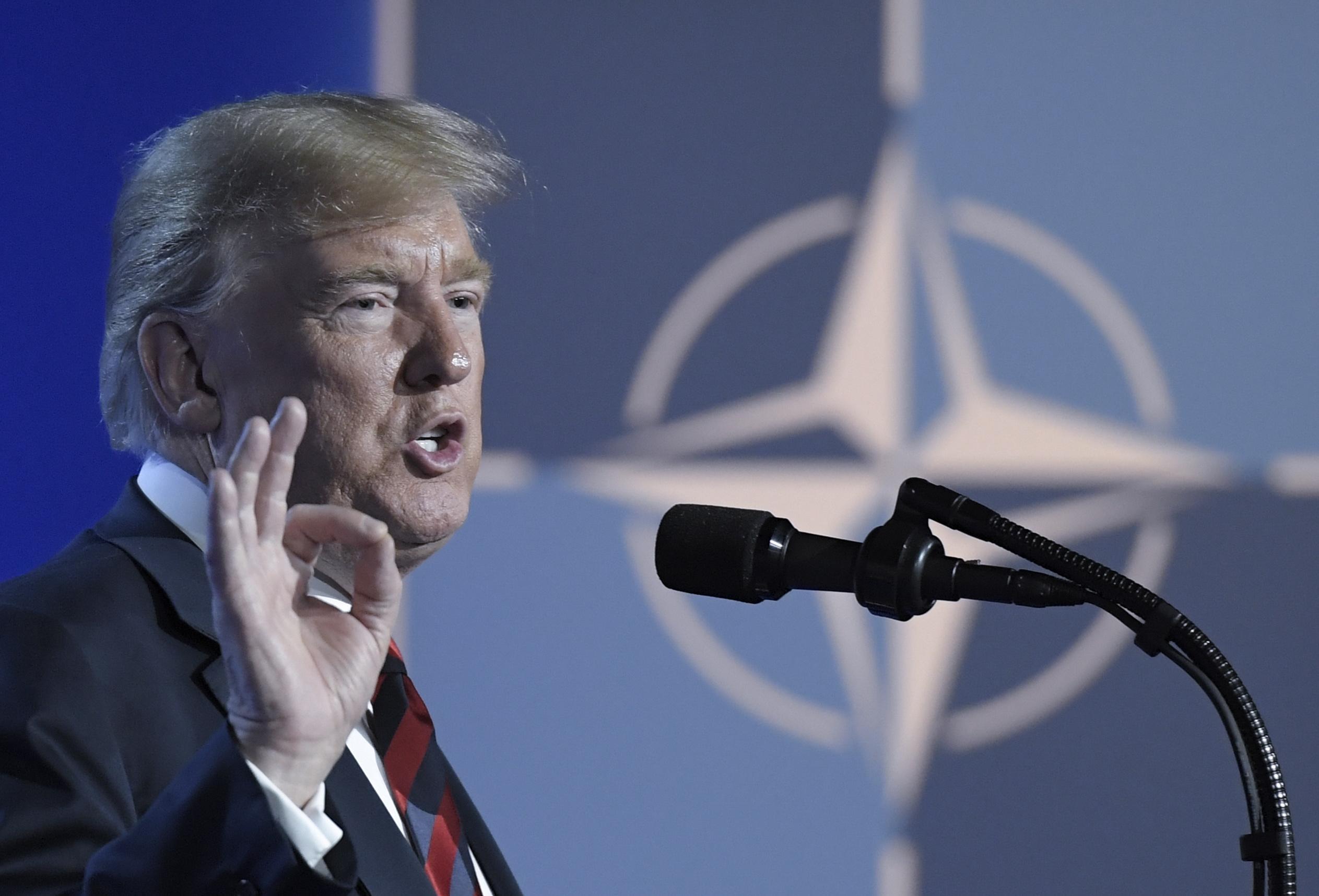 Il Donald Trump Show al vertice Nato
