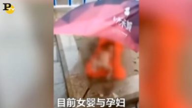 Cina: ragazza partorisce in strada ed abbandona il bambino | video