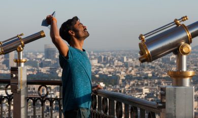 L’incredibile viaggio del fachiro, commedia di peripezie e speranze – Video