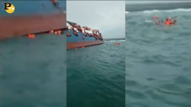 Indonesia, affonda traghetto, diversi morti | video dei soccorsi
