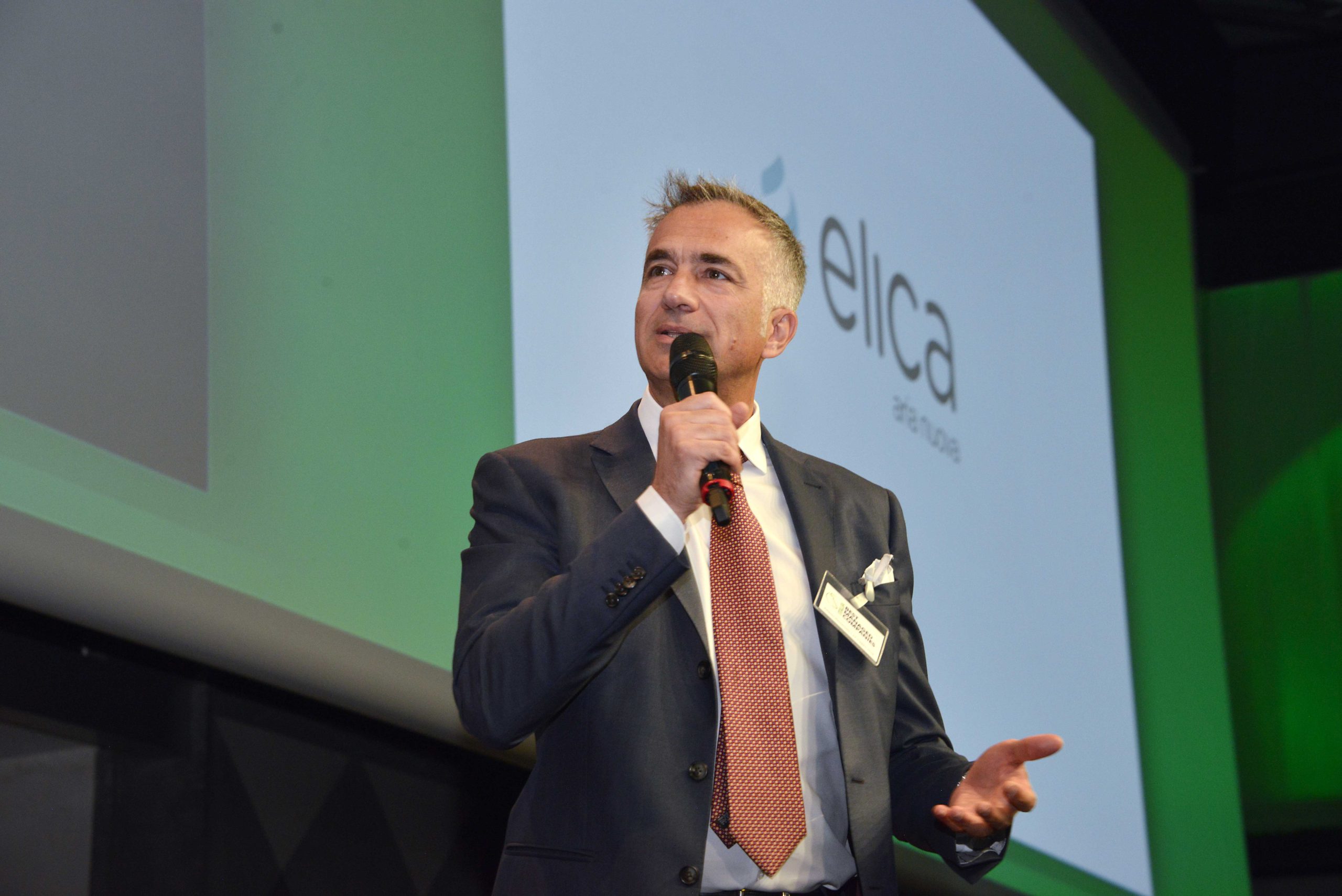 Elica punta al consumatore finale e porta in cucina l’alta tecnologia Elica punta al consumatore finale e porta in cucina l’alta tecnologia