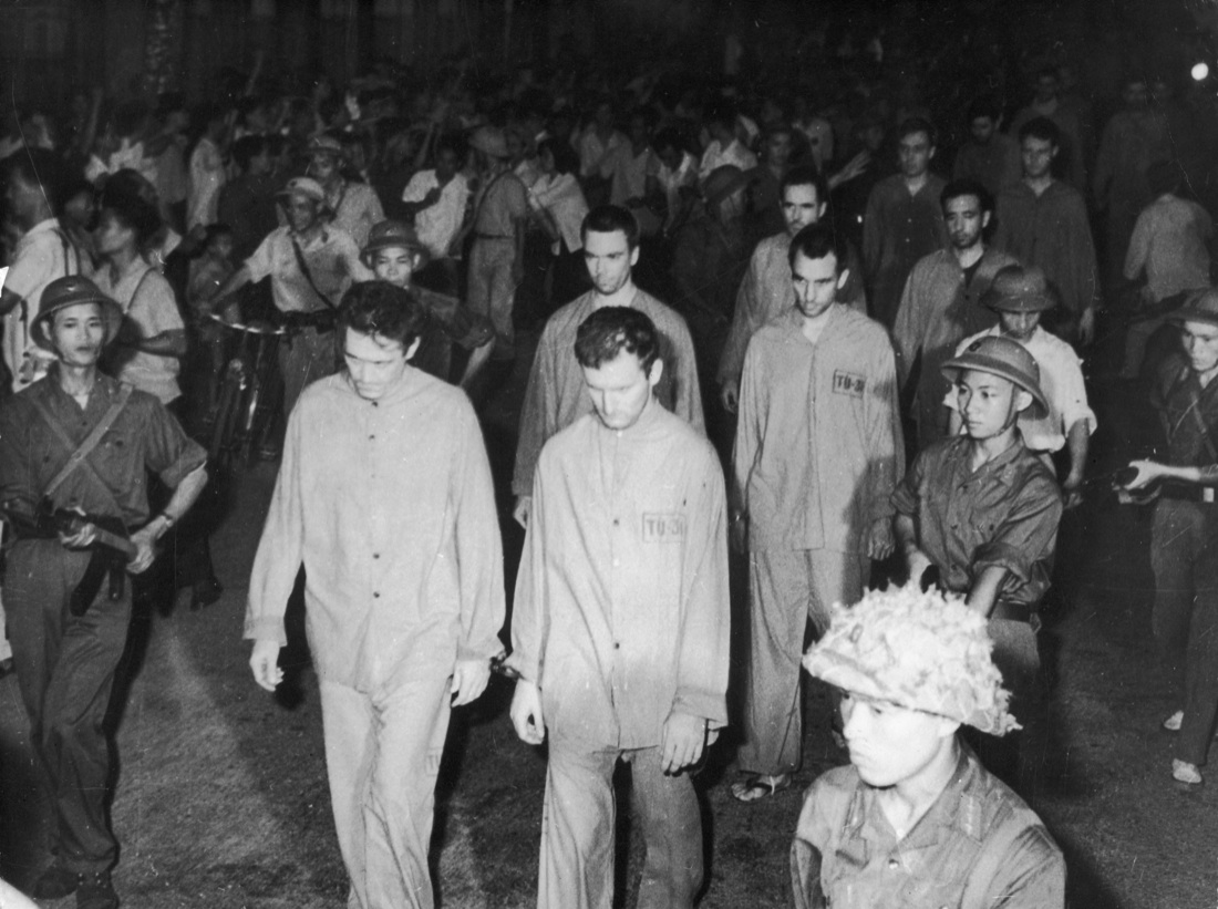 John McCain prigioniero nell'”Hanoi Hilton” – Foto John McCain prigioniero nell'”Hanoi Hilton” – Foto