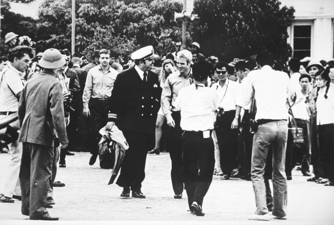 John McCain prigioniero nell'”Hanoi Hilton” – Foto John McCain prigioniero nell'”Hanoi Hilton” – Foto