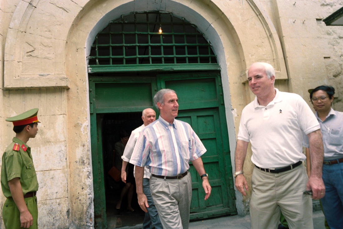 John McCain prigioniero nell'”Hanoi Hilton” – Foto John McCain prigioniero nell'”Hanoi Hilton” – Foto