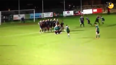 Calcio: colpisce il compagno in faccia con una punizione | video