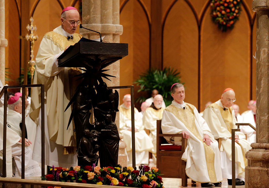 Pedofilia: in cosa consistono le accuse di monsignor Viganò al Papa