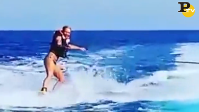 Maria De Filippi: acrobazie sul wakeboard | video