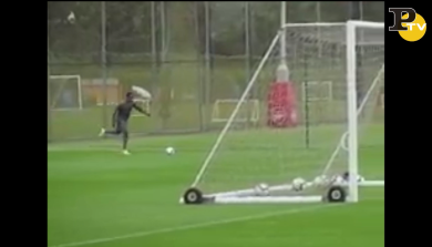 I goals incredibili di Danny Welbeck, in allenamento | VIDEO