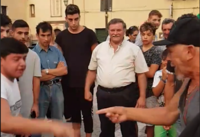 La “morra” in piazza a San Mauro Forte | video