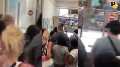 Napoli: nessuno paga il biglietto della Eav, tranne uno | video