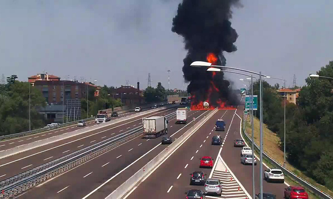 Bologna, incidente ed esplosione: cosa e come è successo Bologna, incidente ed esplosione: cosa e come è successo