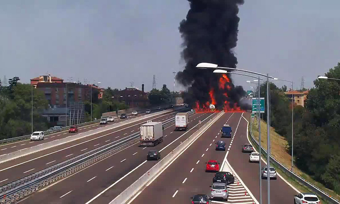 Bologna, incidente ed esplosione: cosa e come è successo Bologna, incidente ed esplosione: cosa e come è successo
