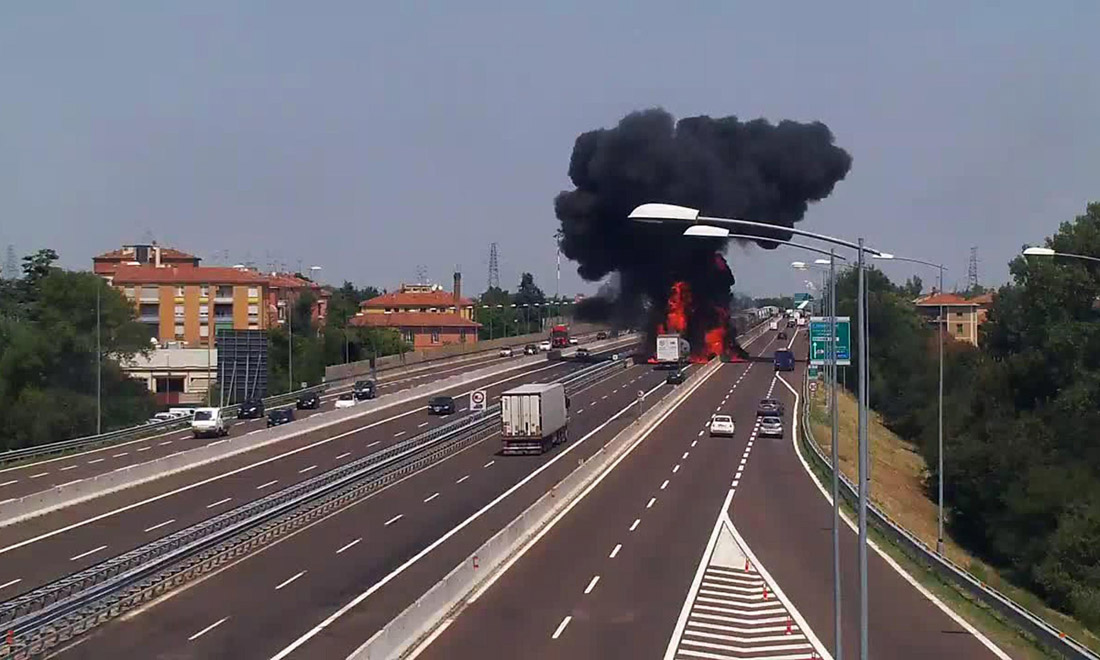 Bologna, incidente ed esplosione: cosa e come è successo Bologna, incidente ed esplosione: cosa e come è successo
