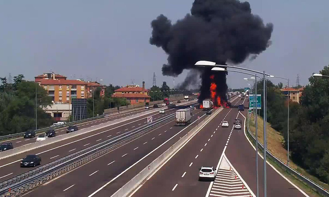 Bologna, incidente ed esplosione: cosa e come è successo Bologna, incidente ed esplosione: cosa e come è successo