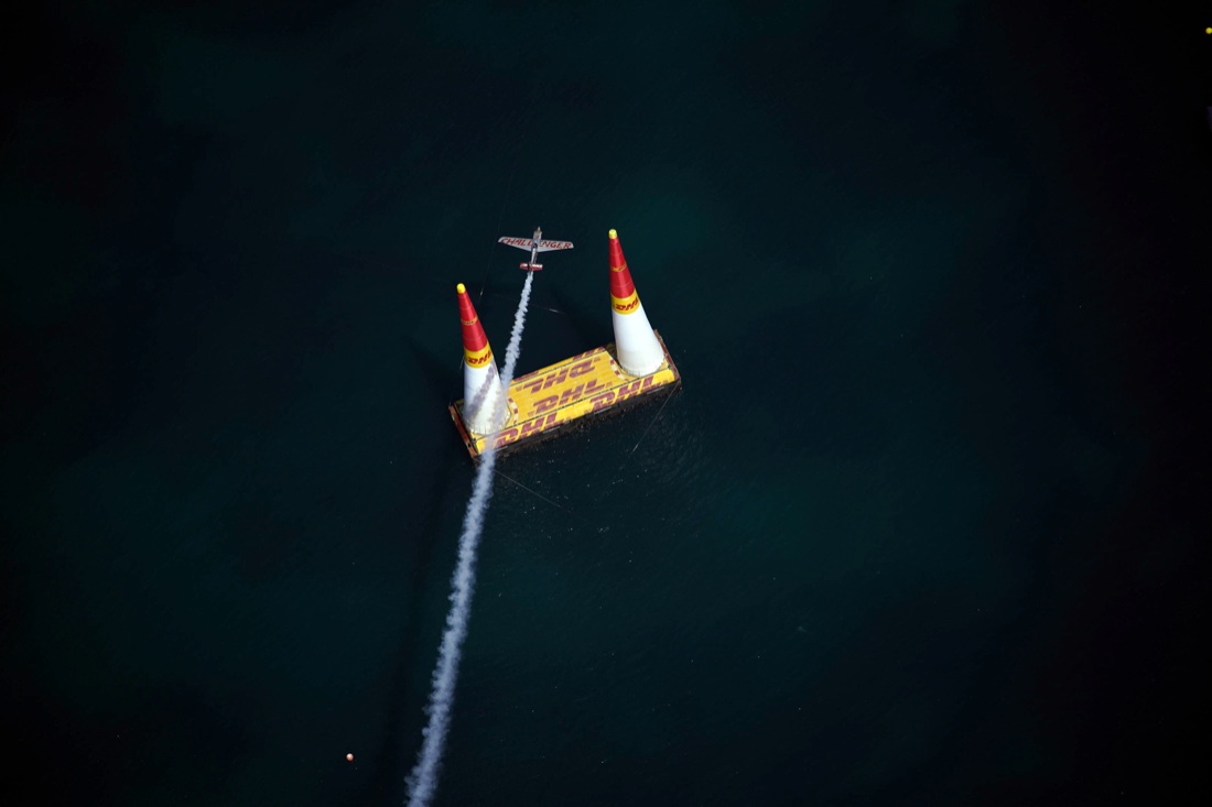 Venezia vista dal cielo: le acrobazie aeree di Dario Costa (Flying Bulls)