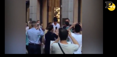 Cristiano Ronaldo a Milano per lo shopping in centro | Video