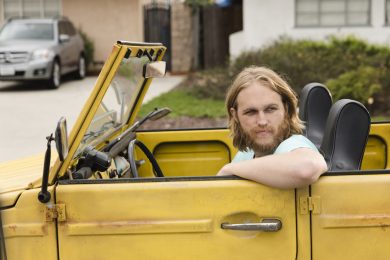 Lodge 49: si ride e si riflette nella nuova serie cult di Amazon