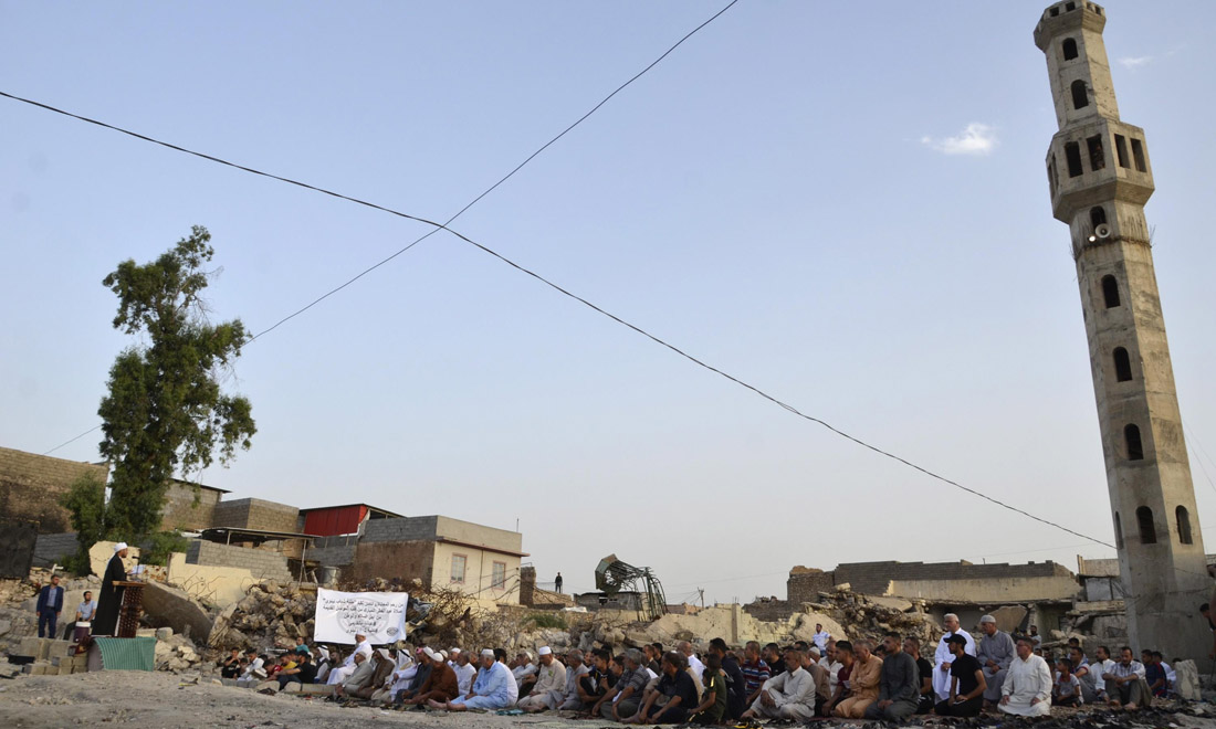 Mosul dopo l’Isis: tra cadaveri e macerie, una città dove la gente vive Mosul dopo l’Isis: tra cadaveri e macerie, una città dove la gente vive