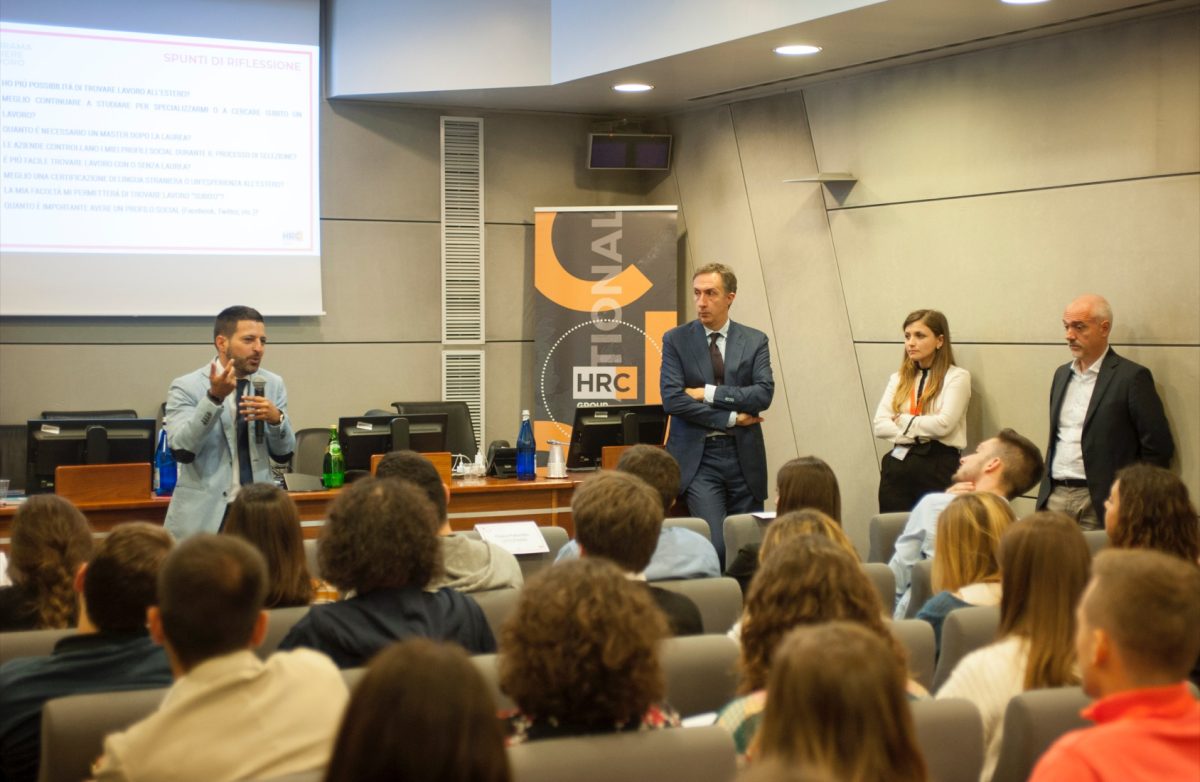 Determinazione e attenzione al curriculum, le regole per trovare lavoro