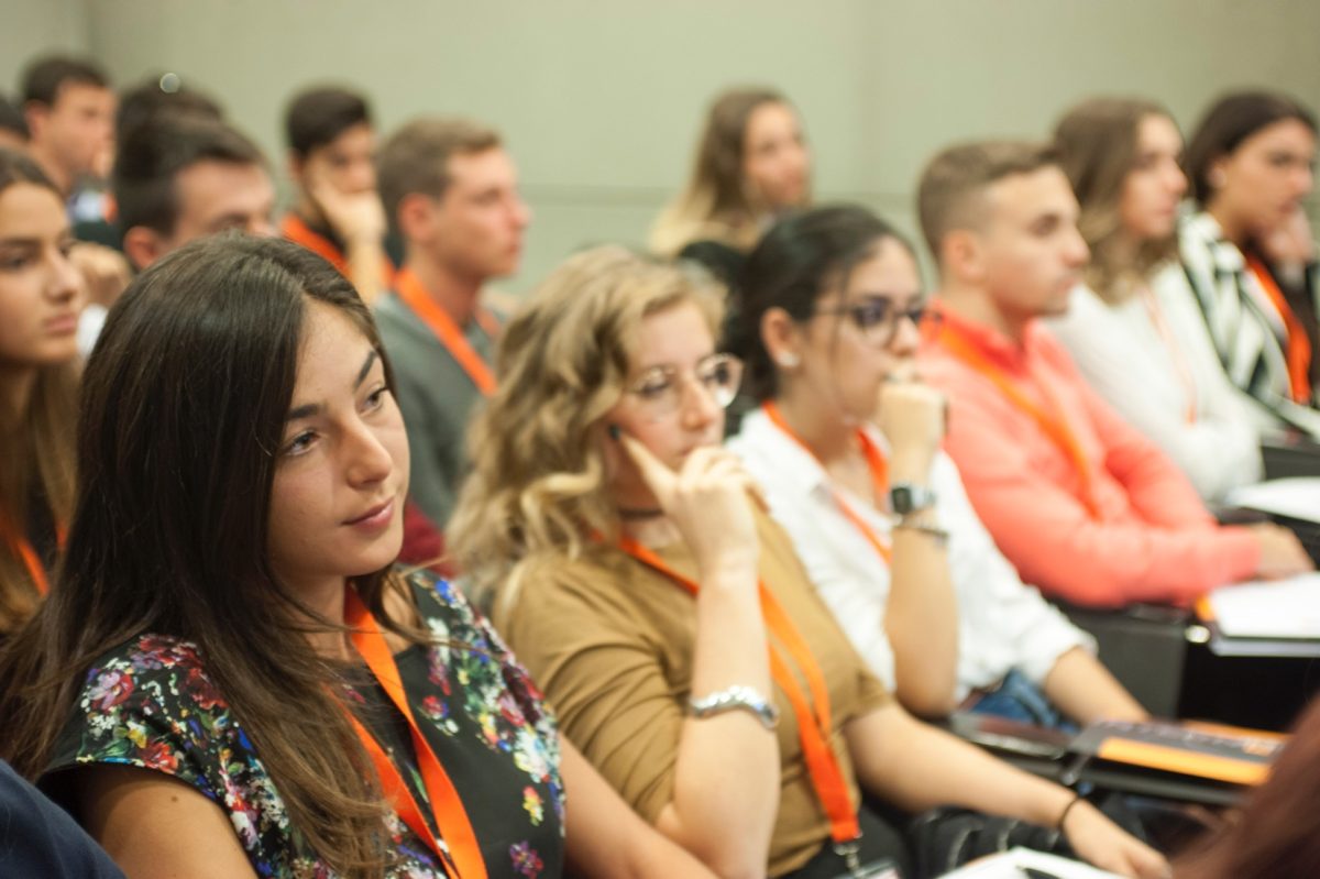 Determinazione e attenzione al curriculum, le regole per trovare lavoro