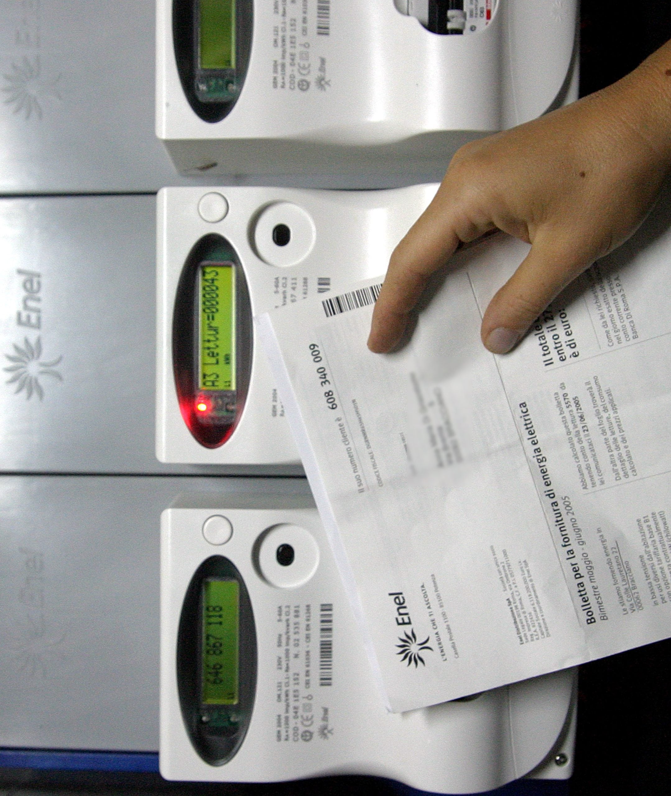 Bollette: perché luce e gas nella Ue ci costano di più degli altri