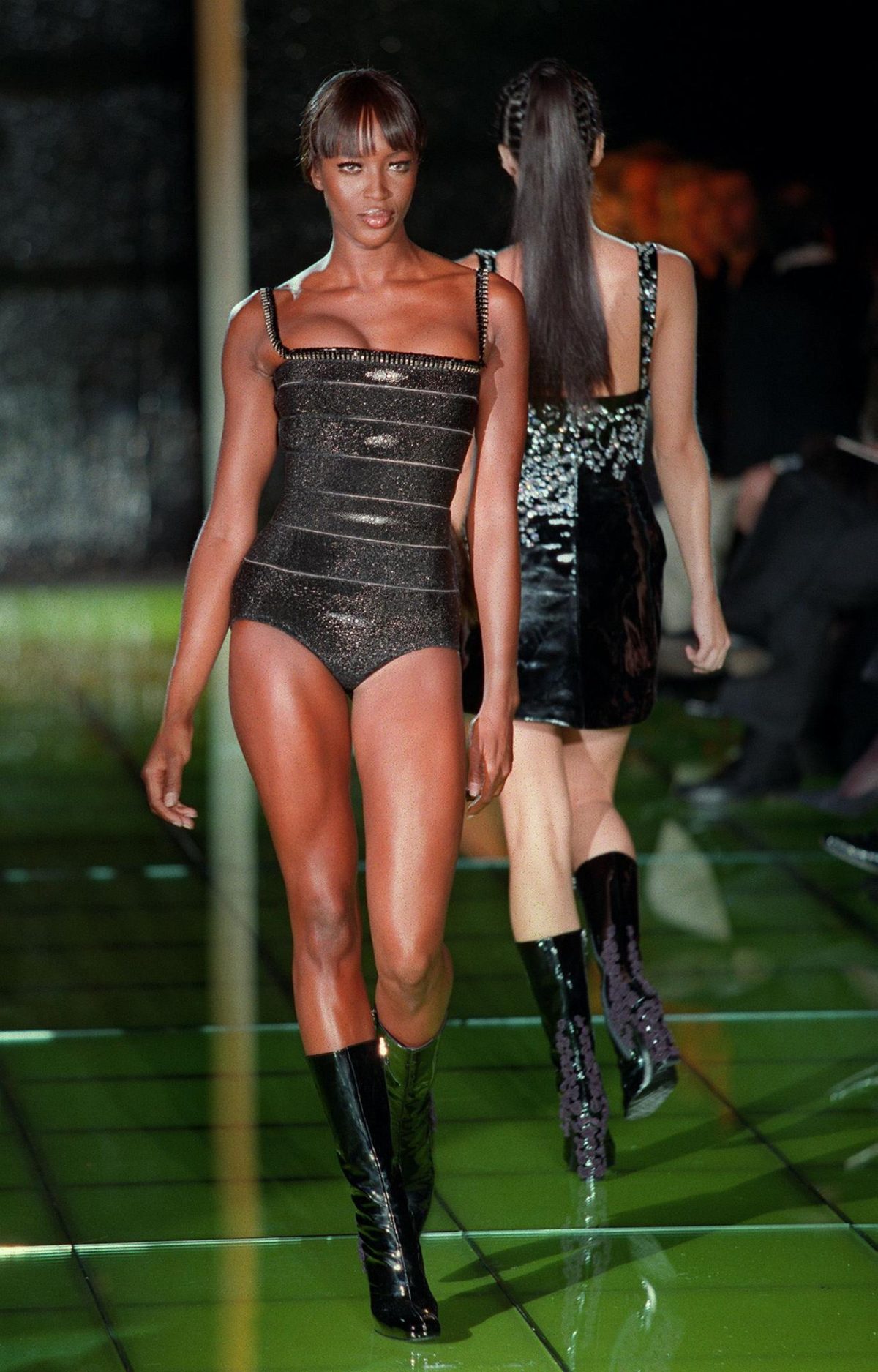 Galleria foto 'Versace: la storia del sogno di un sarto bambino' - foto 5