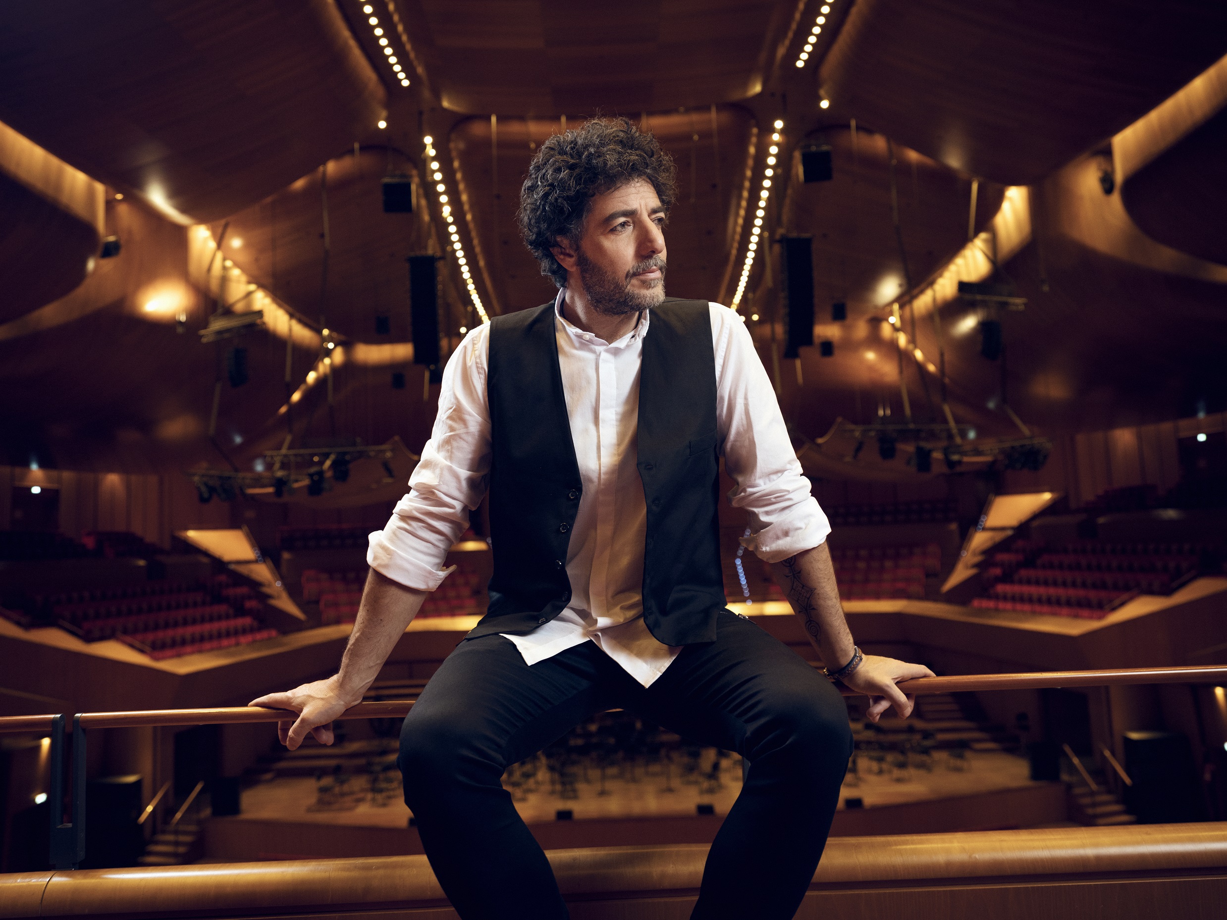 Max Gazzè tra suoni e immersioni: “Vi racconto la colonna sonora della mia vita” Max Gazzè tra suoni e immersioni: “Vi racconto la colonna sonora della mia vita”