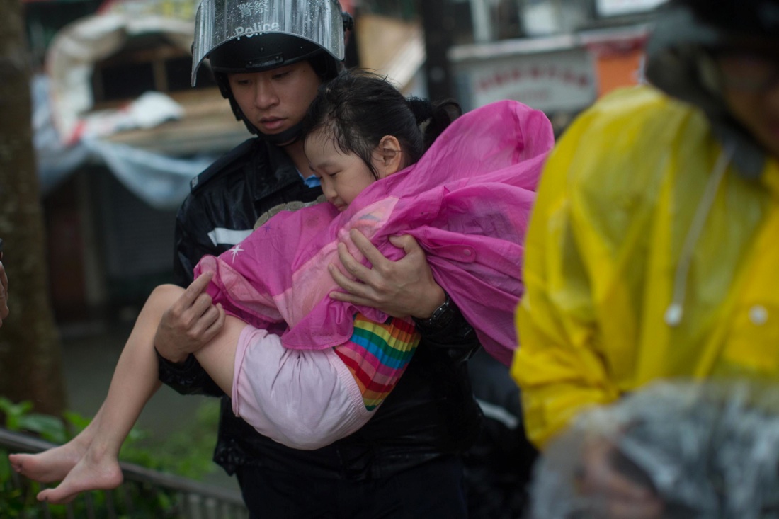 Il Tifone Manghkut devasta Filippine e Cina – FOTO
