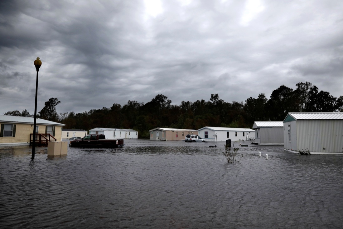Usa, l’arrivo dell’uragano Florence: vittime e danni – FOTO