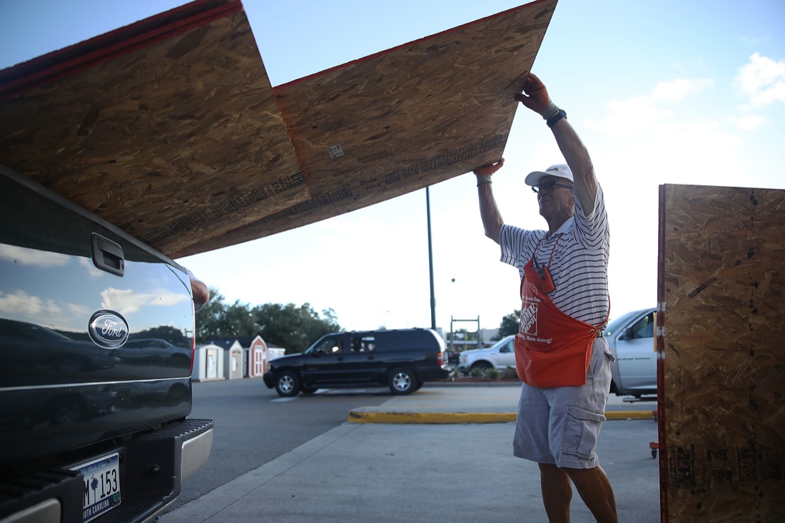 Usa, l’arrivo dell’uragano Florence: vittime e danni – FOTO