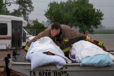Usa, l’arrivo dell’uragano Florence: vittime e danni – FOTO