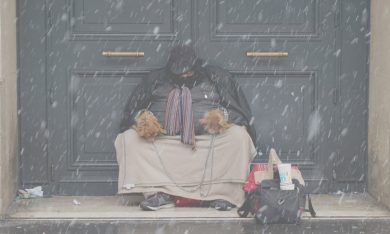 Macron contro la povertà: cos’è il reddito universale di attività