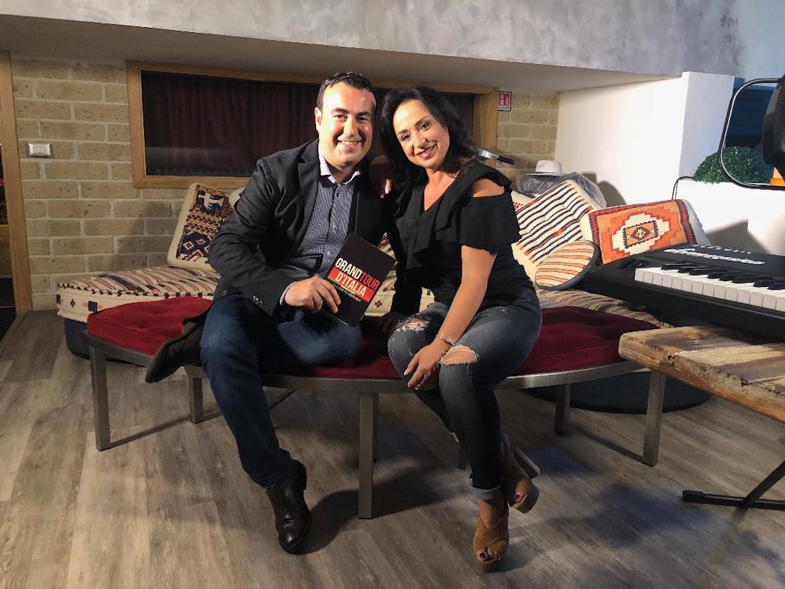 Grand Tour d’Italia: Alessandro Siani ospite della prima puntata