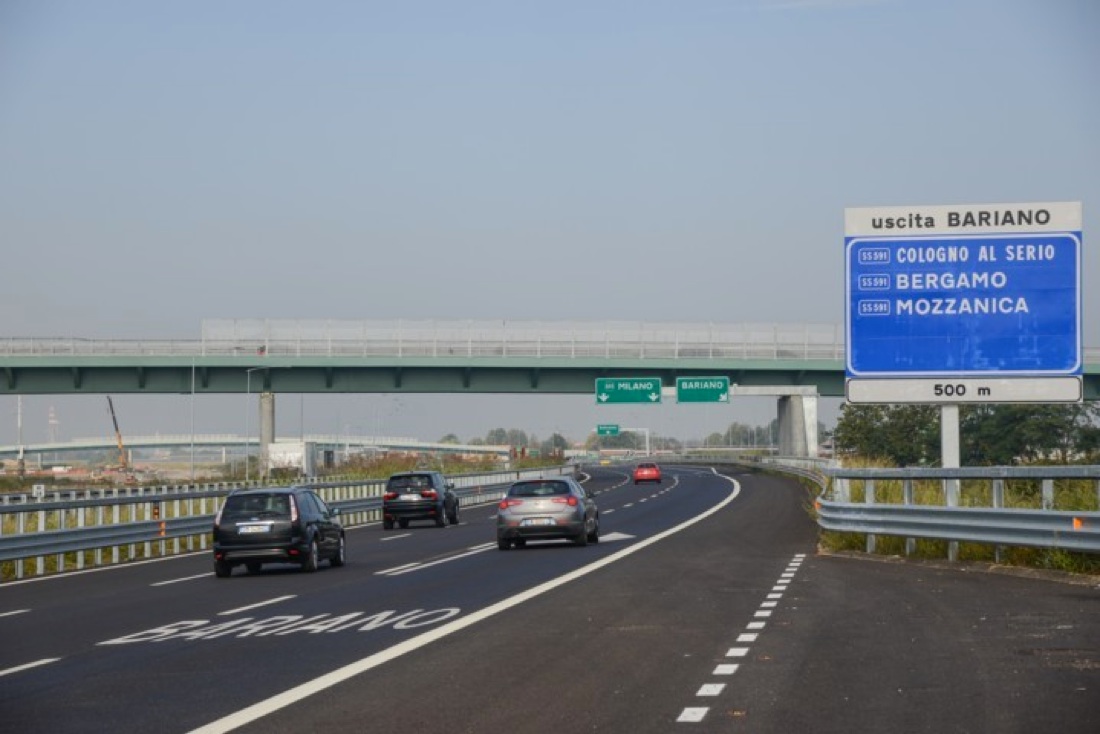 Il futuro sostenibile dei TIR: le “E-highways” (autostrade elettrificate)